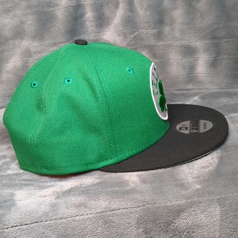 New Era Boston Celtics 2-Tone 9FIFTY adjustable snapback hat.  - Picture 5 of 16